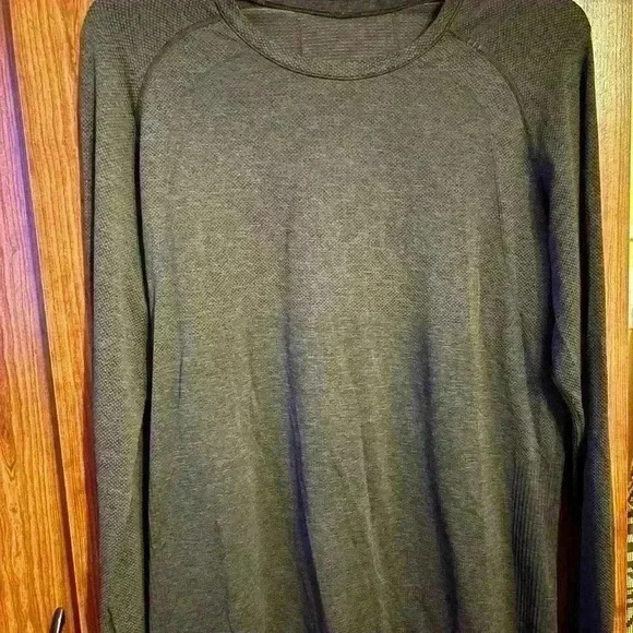 SOLD!!!! BULK  LULULEMON SHIRTS men’s shirts Med  & Large sizes. - Picture 4 of 15